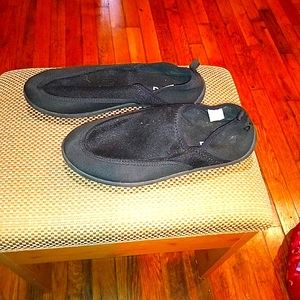C L E A R A N C E.          DSG. SWIM/POOL/BEACH  SHOE SIZE 8